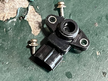 Cargar imagen en el visor de la galería, DF 115 hp Suzuki map PRESSURE SENSOR 18590-68H00 four stroke 2013-2020 some 140 150 175 200 hp