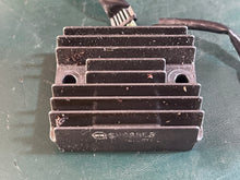 Cargar imagen en el visor de la galería, BF 50 40 hp Honda 31750-ZW4-013 VOLTAGE RECTIFIER REGULATOR 2005-2007+