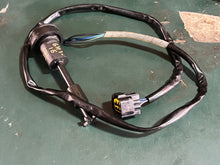 Cargar imagen en el visor de la galería, 90 75 hp Yamaha OIL LEVEL SENSOR 6H1-85720-16-00 6H1-85720-17-00 two stroke 1994-2009