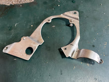 Lade das Bild in den Galerie-Viewer, Johnson Evinrude VRO MOUNT BRACKET 185783 two stroke