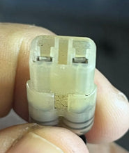 Load image into Gallery viewer, 90 70 60 hp Yamaha TRIME SENDER 6H1-83672-21-00 6H1-83672-20-00 two stroke 2004-2009 TWO-WIRE CONNECTOR