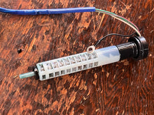 Load image into Gallery viewer, 50 hp Yamaha OIL TANK 63D-21707-00-00 LEVEL GAUGE 63D-85720-00-00 CAP 6H4-21770-00-00 two stroke 2000-2009 some 40 hp compatibility