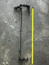 Load image into Gallery viewer, 150 175 hp Evinrude THROTTLE SHAFT ARM ASSY two stroke OIS 1991-2006 0335548 THROTTLE ARM SHAFT 335595 THROTTLE LINK, 0335543 LEVER, 0343978 ROLLER HUB, 5004426 0437996 THROTTLE ARM, 0335544 ROLLER ARM SHAFT