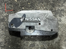 Load image into Gallery viewer, 2.5 hp Nissan Tohatsu ENGINE COVER left port 314670042 314670041 N14670042 3C2670040 314S670045 two stroke 2002