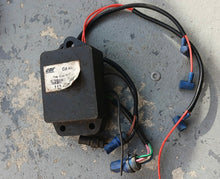 Cargar imagen en el visor de la galería, 115 112 90 88 hp Johnson Evinrude CDI POWER PACK 113-4028 V-4 crossflow TWO STROKE omc brp