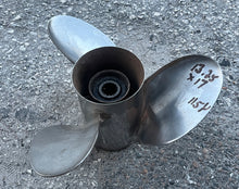 Cargar imagen en el visor de la galería, Michigan Wheel prop RAPTURE PROPELLER 13 1/4 x 17 Pitch RH Standard STAINLESS off of 115 Yamaha - for Two & Four Stroke 3 and 4 Cylinder