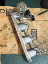 Load image into Gallery viewer, f 100 90 80 hp Yamaha 67F-13641-00-94 MANIFOLD 1,  DIAPHRAGM 67F-14369-00-00 1999-2003 four stroke