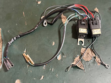 Cargar imagen en el visor de la galería, 225 - 300 hp Mercury TRIM HARNESS 826802A2 two stroke - approx 12” length with bullet ebd connectors on longest run of cord