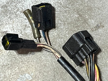 Cargar imagen en el visor de la galería, 50 hp Yamaha 62Y-85540-02-00 8250981 f8t32473 IGNITER CDI UNIT 62y-02 62Y-85540-02-00 four stroke 1998 yamamerc