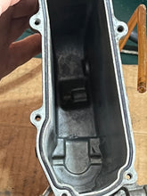 Load image into Gallery viewer, f 150 hp Yamaha VST 63P-14180-00-00 FLOAT CHAMBER & 63P-13907-01-00 FUEL PUMP tested FOUR STROKE 2005 nla, super #s: 63P-14180-01-00, 63P-14180-02-00, 63P-14180-03-00 2005-2007