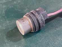 Lade das Bild in den Galerie-Viewer, 25 30 40 HP Yamaha 689-82560-00-00 THERMOSTAT SWITCH two stroke OEM 1984-97