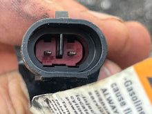 Cargar imagen en el visor de la galería, 30 25 15 hp Evinrude E-tec FUEL INJECTOR 5010220 5004428 353748 two stroke 2017 AA AB AF