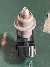 Load image into Gallery viewer, BF 130 115 hp Honda FUEL INJECTOR 06164-PCA-000 four stroke 1999 cleaned tested KEIHIN