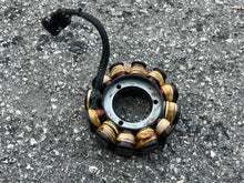 Lade das Bild in den Galerie-Viewer, 25 15 30 hp Evinrude E-tec STATOR Assembly 0586918 586918 TWO STROKE 2009-up BRP aa ab af