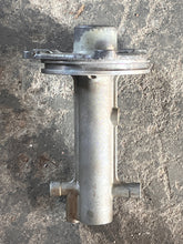 Cargar imagen en el visor de la galería, DT 225 hp Suzuki SHIFT ACCEL HOUSING 26110-87D13 Two Stroke 1990-2003 some 150 175 200 compatibility