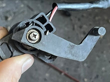 Load image into Gallery viewer, 90 70 60 hp Yamaha TRIME SENDER 6H1-83672-21-00 6H1-83672-20-00 two stroke 2004-2009 TWO-WIRE CONNECTOR