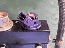Lade das Bild in den Galerie-Viewer, 50 40 hp Tohatsu Nissan FUEL INJECTOR 3T5103000 AIR REGULATOR 3T5100900 AIR RAIL 3T5100801 two stroke 2002-2018