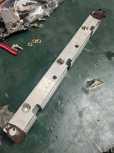 Lade das Bild in den Galerie-Viewer, 250 hp Yamaha FUEL DELIVERY PIPE 2 60V-13171-00-00 two stroke HPDI 2003-2009 some compatibility 200 225 300 hp