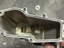 Cargar imagen en el visor de la galería, f 225 200 hp Yamaha vst FLOAT CHAMBER BODY 69J-14180-21-00 plate 69J-24422-10-00 2005-2010 four stroke