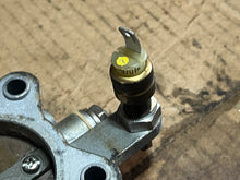 Load image into Gallery viewer, DF 40 50 Suzuki 13300-87J00 Evinrude 5031389 THROTTLE BODY 1999-2010 four stroke