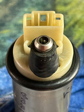 Cargar imagen en el visor de la galería, 115 hp Mercury Optimax VST FUEL PUMP high pressure 888725T02 two stroke DFI compatible 75 - 300 hp TESTED