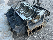 Lade das Bild in den Galerie-Viewer, 200 175 150 hp Yamaha CRANKCASE 64E-15100-00-94 two stroke 6 cylinder carbureted 1996-1998