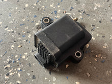 Load image into Gallery viewer, 135 115 125 200 250 90 80 75 hp Mercury DFI optimax IGNITION COIL 883778 8M0077473 8M0077471 5-pin two stroke - some EFI compatibility 40 50 60 hp