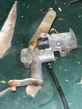 Cargar imagen en el visor de la galería, DF 115 hp Suzuki CLUTCH LEVER 21110-92J00 CLUTCH HOLDER LEVER 21151-92J00, CLUTCH SHAFT ARM 21230-92J00 NEUTRAL SWITCH 37721-93J00 four stroke 2013-2020