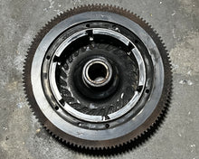 Lade das Bild in den Galerie-Viewer, 200 225 hp Evinrude FLYWHEEL ASSY 583146 583426 two stroke 1992-2002 looper carb