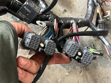 Cargar imagen en el visor de la galería, 175 150 135 hp Ficht Evinrude ENGINE HARNESS wiring 0586717 two stroke 2002-2006