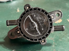 Cargar imagen en el visor de la galería, DF 175 150 hp Suzuki FUEL PUMP 15100-96J01 four stroke 2019-2024 200 115 140 100 hp compatible
