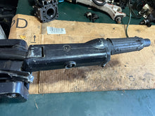 Cargar imagen en el visor de la galería, 6 5 8 hp Johnson Evinrude 0440169 STEERING BRACKET & 0336156 ARM 1992-2004 two stroke 0335892 stern bracket strd 0335891 port