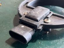 Load image into Gallery viewer, 150 175 hp Johnson Evinrude Flyhweel Optical Sensor 584914 586343 584265 two stroke V6 1991-2006