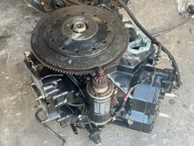 Cargar imagen en el visor de la galería, 140 hp Evinrude Johnson v4 Looper CYLINDER CRANKCASE ASSY 0432407 0437405 0438029 0438796 TWO STROKE powerhead 1989 good cold compression 145 or better on all