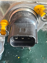 Load image into Gallery viewer, 250 hp Yamaha PRESSURE SENSOR 60V-82380-00-00 PIPE 60V-13938-00-00 two stroke HPDI 3.3 Liter 2003-2009 some compatibility 200 225 300 hp