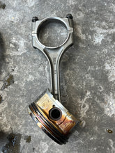 Cargar imagen en el visor de la galería, BF 225 200 hp Honda PISTON 13101-ZY3-A00 PIN 13111-PEA-000 CONNECTING ROD 13210-R70-A00 four stroke 2006-later