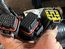 Cargar imagen en el visor de la galería, BF 200 hp Honda ENGINE WIRING HARNESS 32100-ZY2-A000 electrical Four Stroke 2006-up