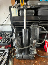 Cargar imagen en el visor de la galería, sold local feb28-2026—-135 - 225 hp Mercury 826729A2 Power Trim Tilt Assy 3-wire 1993-up TWO STROKE black max MANUAL RELEASE NEEDS REPLACING