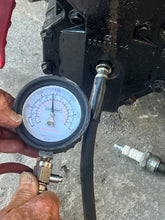 Cargar imagen en el visor de la galería, 140 hp Evinrude Johnson v4 Looper CYLINDER CRANKCASE ASSY 0432407 0437405 0438029 0438796 TWO STROKE powerhead 1989 good cold compression 145 or better on all
