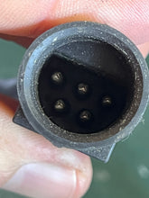 Cargar imagen en el visor de la galería, 50 40 35 hp BRP Johnson Evinrude 0585261 POWER PACK two stroke two cylinder 1992-2005 replaces omc 175316, 18-5785, 585262, 878334, 878334001