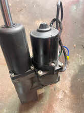 Cargar imagen en el visor de la galería, 50 40 hp Tohatsu Nissan POWER TRIM & TILT 3Z5S771500 two stroke 2002-2012