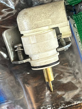 Cargar imagen en el visor de la galería, DF 25 hp Suzuki 13200-95J00 CARBURETOR twin V STARTER ASSY 13368-95J00 Four Stroke 2006-2014