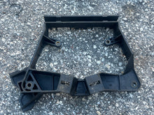 Cargar imagen en el visor de la galería, 140 120 hp Evinrude Johnson v4 power pack ELECTRICAL BRACKET 0583418 two stroke looper some compatibility 120-300 hp