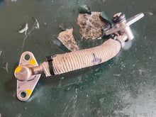 Load image into Gallery viewer, 250 hp Yamaha FUEL PIPE 4 w two stroke HPDI 3.3 liter 2003-2008 60V-13974-00-00 some compatibility 225 300 hp