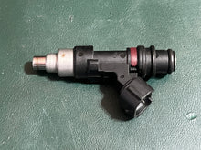 Cargar imagen en el visor de la galería, DF 60 50 40 hp Suzuki FUEL INJECTOR 15710-85K00 Four Stroke 2011-2024