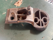 Cargar imagen en el visor de la galería, 30 40 50 60 hp Mercury 8m0002035 bottom COWL GROMMET four stroke EFI