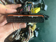 Lade das Bild in den Galerie-Viewer, DF 90 115 140 Suzuki 36610-90J80 HARNESS WIRING oem FOUR STROKE 2006-10 one cracked connector