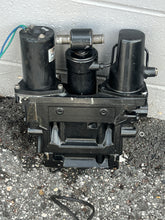 Load image into Gallery viewer, DT 150 175 200 225 hp Suzuki 48503-87D20-OED PTT Trim Cylinder & Motor 48400-87D02-0ED 2-wire TWO STROKE 1993-2003