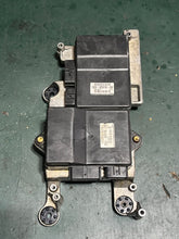 Cargar imagen en el visor de la galería, 150 - 250 hp Yamaha HPDI (2) 60V-8591B-00-00 INJECTOR DRIVER ASSY 60V-85542-00-94 BRACKET two stroke 2003-2011