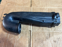Load image into Gallery viewer, f 25 hp Yamaha 65W-14440-00-00 INTAKE  SILENCER ASSY four stroke 25 hp oem